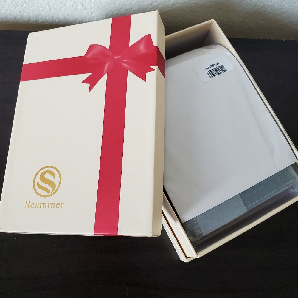 NIB Seammer Bifold Leather Wallet - Picture 6 of 9